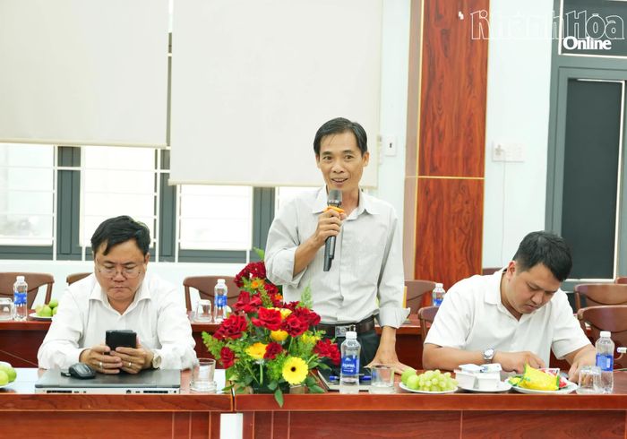 Đại diện Sở Khoa học và Công nghệ trao đổi về các giải pháp thúc đẩy chuyển đổi số trong lĩnh vực thủy lợi.