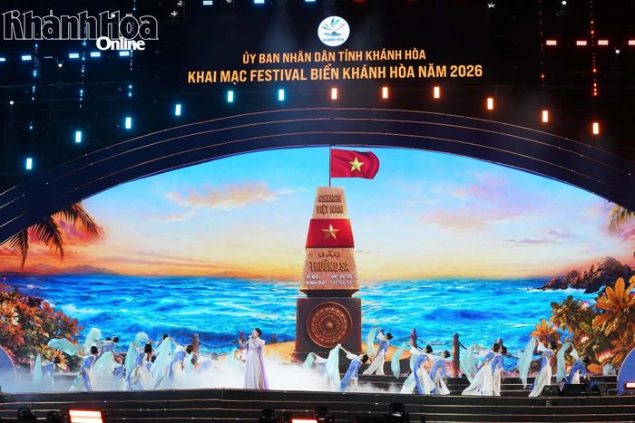 Hình ảnh về Trường Sa xuất hiện trong Lễ khai mạc Festival Biển Khánh Hòa năm 2026 như một lời khẳng định: Trường Sa mãi trong tim mỗi người dân đất Việt.