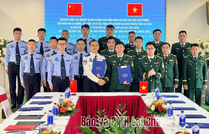 Trưởng đoàn 2 bên ký kết biên bản ghi nhớ.