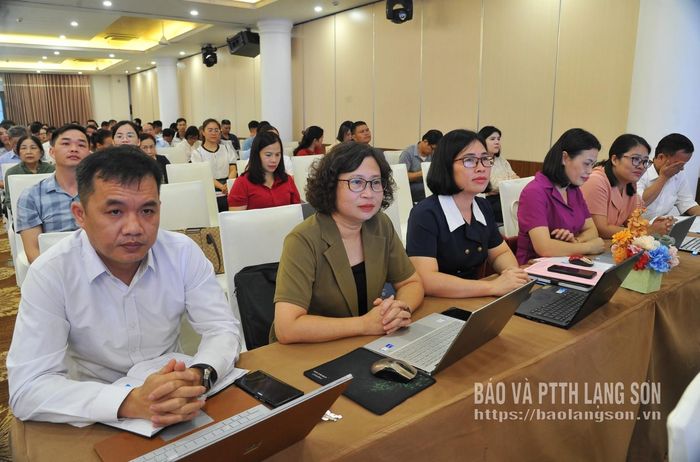 Các đại biểu tham gia lớp tập huấn