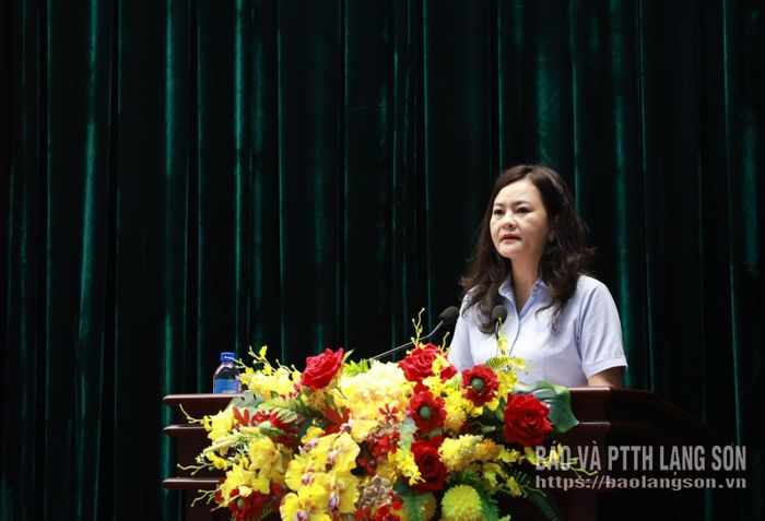 Lãnh đạo Văn phòng Tỉnh ủy quán triệt một số văn bản tại hội nghị