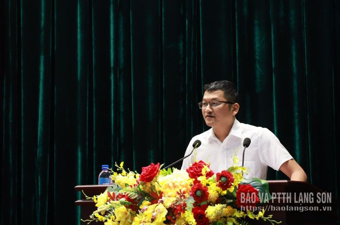 Lãnh đạo Đảng ủy xã Vũ Lễ phát biểu tại hội nghị