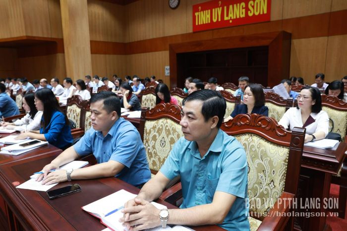Các đại biểu dự hội nghị