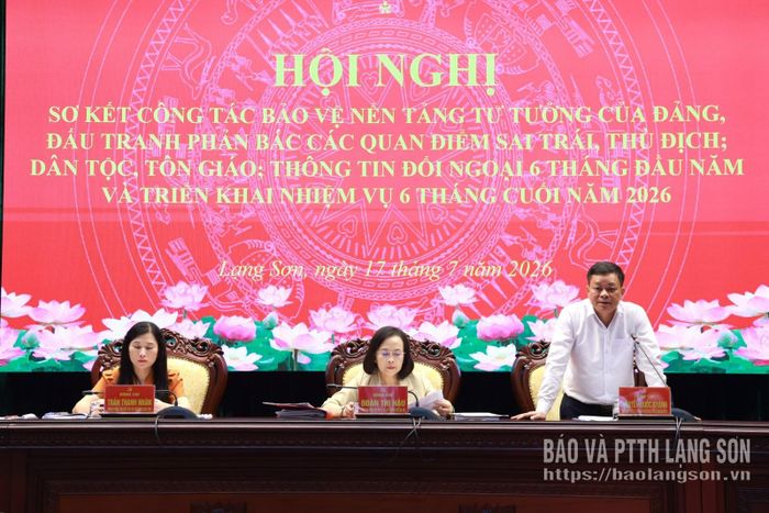 Đồng chí Nguyễn Quốc Khánh, Ủy viên Ban Thường vụ Tỉnh ủy, Trưởng ban Tuyên giáo và Dân vận Tỉnh ủy điều hành thảo luận tại hội nghị
