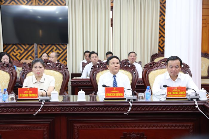 Các đại biểu tỉnh Sơn La dự hội nghị