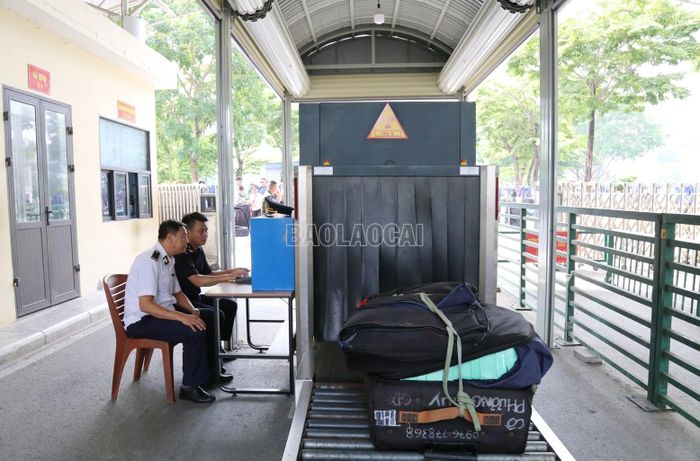 Máy soi chiếu hàng hóa cư dân hỗ trợ kiểm tra nhanh, chính xác, góp phần nâng cao hiệu quả quản lý hải quan.