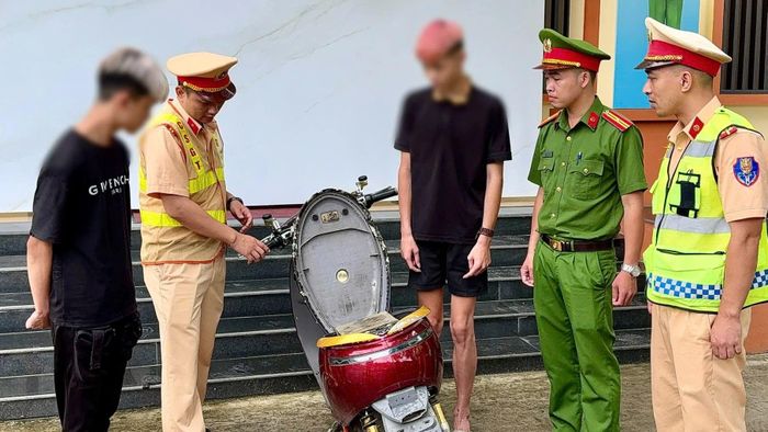 Qua kiểm tra, chiếc xe điện 2 thiếu niên dùng để bốc đầu đã qua độ chế, không an toàn khi tham gia giao thông.