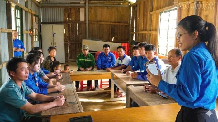 Những lớp học đặc biêt được mở ngay tại các nhà văn hóa của các thôn.