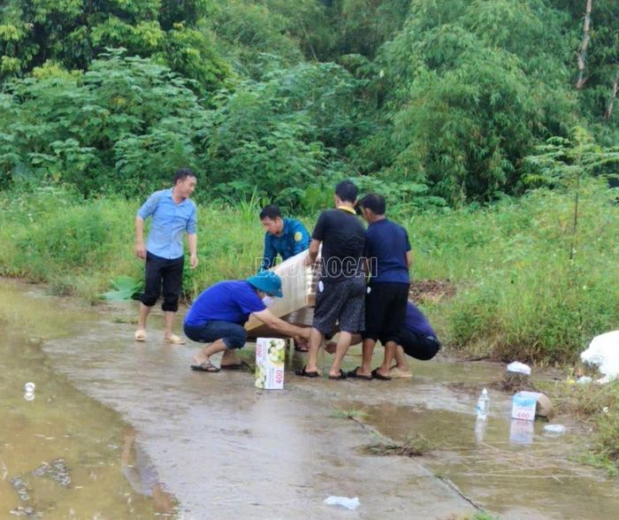 Các cơ quan chức năng đang hoàn tất các thủ tục theo quy định để bàn giao thi thể cho gia đình đưa về mai táng theo phong tục địa phương.