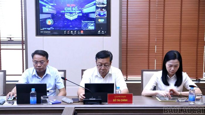 Các đại biểu tham dự hội nghị tại điểm cầu Lào Cai.