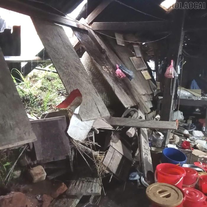 Những ngôi nhà bị hư hỏng do sạt lở. ( Ảnh do xã Lao Chải cung cấp).
