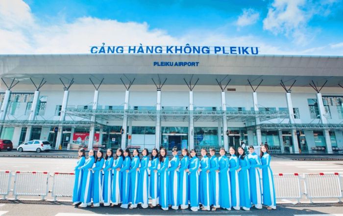 Sân bay Pleiku. Ảnh: HKVN