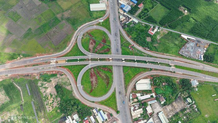 Hiện các hạng mục chính cơ bản hoàn thành, xe đã có thể lưu thông kỹ thuật qua nút giao.