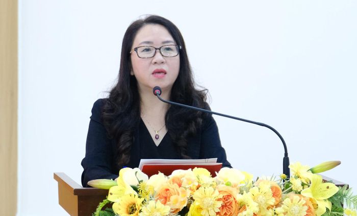 Đại diện lãnh đạo Đảng ủy phường Xuân Hương - Đà Lạt phát biểu tham luận tại hội nghị