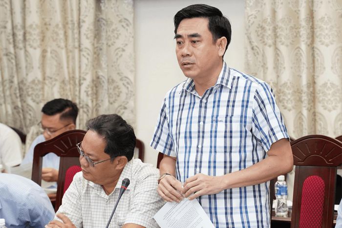 Đồng chí Lê Thanh Sơn - Phó Giám đốc Sở Nông nghiệp và Môi trường báo cáo tại buổi làm việc