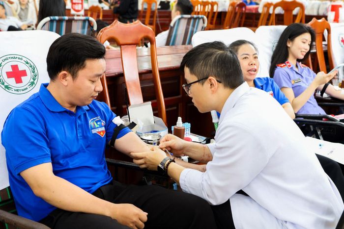 Đoàn viên Báo và Phát thanh, Truyền hình Lâm Đồng tham gia hiến máu tình nguyện