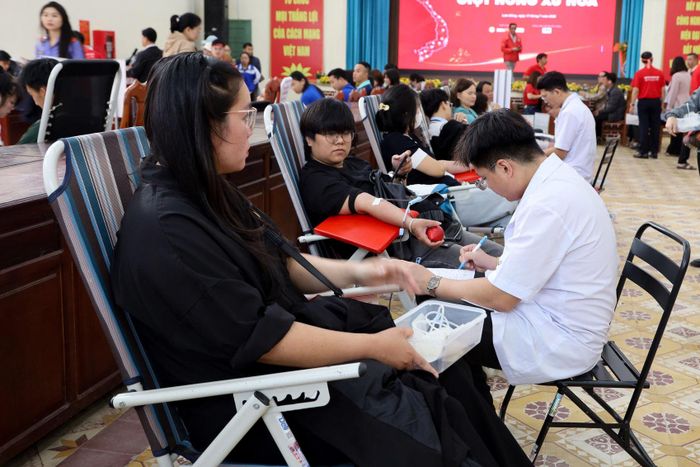 Chương trình đã tiếp nhận 801 đơn vị máu tại Ngày hội Hiến máu tình nguyện “Giọt hồng xứ Hoa”