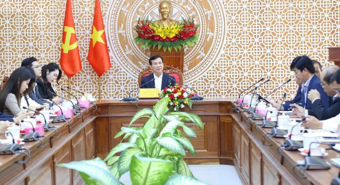 Ủy viên Ban Chấp hành Trung ương Đảng, Phó Bí thư Tỉnh ủy, Chủ tịch UBND tỉnh Hồ Văn Mười chủ trì buổi làm việc với Tập đoàn Tô Thương
