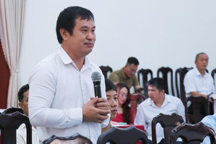 Đại diện các doanh nghiệp, hợp tác xã và bà con nông dân canh tác, thu mua hồ tiêu thảo luận tại hội thảo