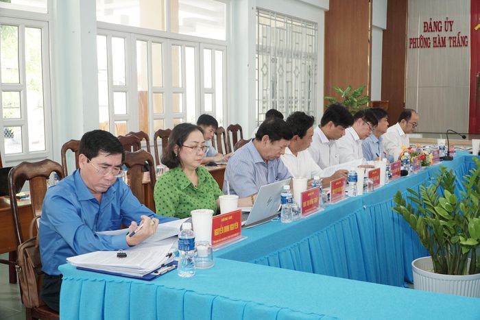 Lãnh đạo các sở, ban, ngành dự buổi làm việc
