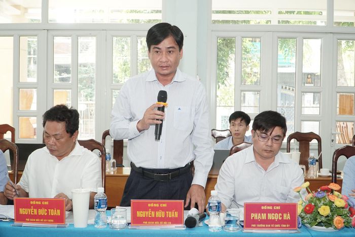 Đồng chí Trần Hữu Tuấn, Phó Giám đốc Sở Nội vụ phát biểu tại buổi làm việc