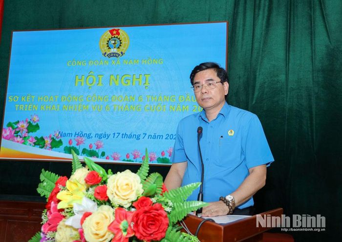 Đồng chí Nguyễn Hải Long, Tỉnh ủy viên, Phó Chủ tịch Ủy ban MTTQ Việt Nam tỉnh, Chủ tịch LĐLĐ tỉnh phát biểu tại hội nghị.
