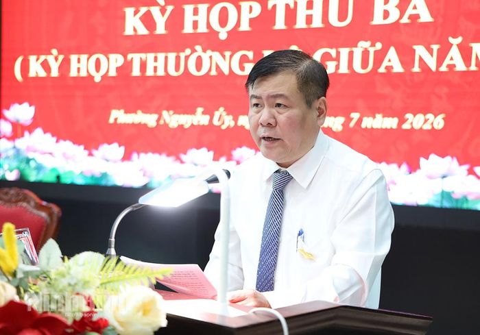 Đòng chí Hoàng Văn Long, Bí thư Đảng ủy, Chủ tịch HĐND phường Nguyễn Úy phát biểu tại kỳ họp. Ảnh: Nguyễn Oanh