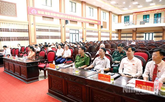 Các đại biểu dự kỳ họp. Ảnh: Nguyễn Oanh