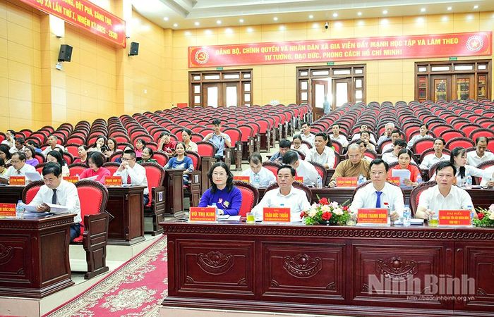 Các đại biểu dự kỳ họp HĐND xã Gia Viễn khóa II, nhiệm kỳ 2026-2031.