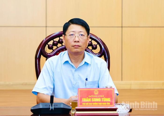 Đồng chí Trần Song Tùng, Ủy viên Ban Thường vụ Tỉnh ủy, Phó Chủ tịch Thường trực UBND tỉnh dự và chủ trì tại điểm cầu tỉnh Ninh Bình.