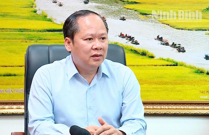 Đồng chí Đinh Văn Khâm, Phó Giám đốc Sở Giáo dục và Đào tạo tỉnh Ninh Bình.
