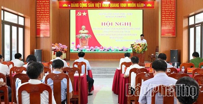 Quang cảnh hội nghị sơ kết công tác Đảng và triển khai sắp xếp thôn dân cư, cán bộ tại xã Hợp Lý.