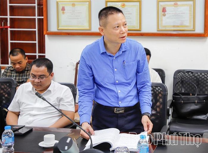 Đại diện chủ đầu tư báo cáo tình hình triển khai dự án.