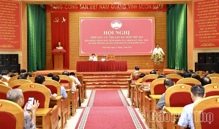 Toàn cảnh hội nghị tiếp xúc cử tri.