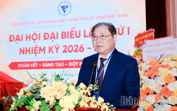 GS.TS Phan Xuân Dũng - Chủ tịch Liên hiệp các Hội Khoa học và Kỹ thuật Việt Nam phát biểu chỉ đạo tại Đại hội.