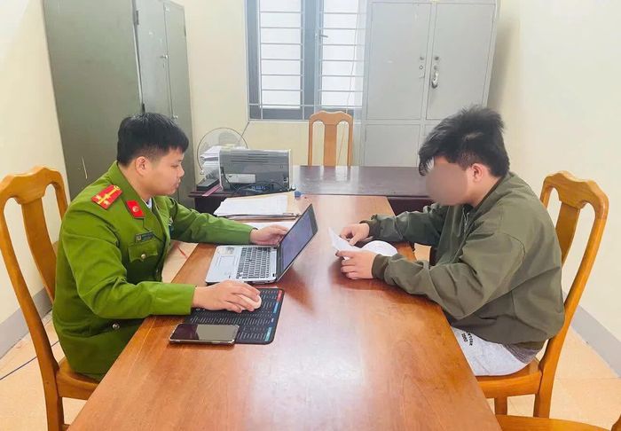 Công an xã Tân Thành đấu tranh, xử lý một đối tượng đánh bạc trái phép trên địa bàn - Ảnh: CAXTT