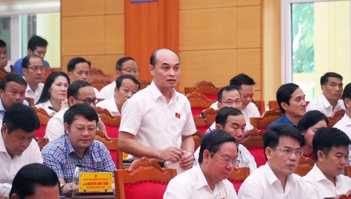 Đại biểu chất vấn tại kỳ họp - Ảnh: N.M