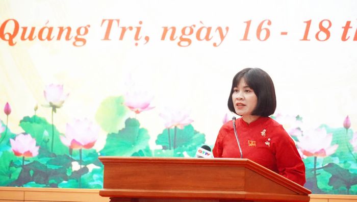 Đồng chí Diệp Thị Minh Quyết, Giám đốc Sở Y tế phát biểu tại kỳ họp - Ảnh: N.M