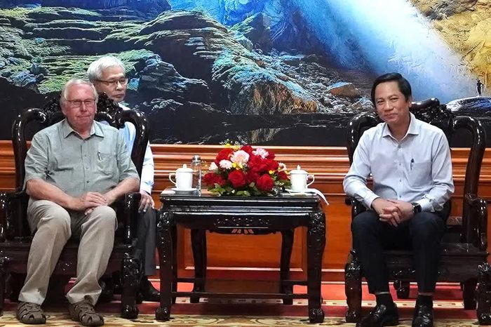 Đồng chí Hoàng Nam, Phó Chủ tịch Thường trực UBND tỉnh tiếp và làm việc với đoàn công tác chính quyền, doanh nghiệp vùng Lohmen, Landkreis Rostock (Cộng hòa liên bang Đức) - Ảnh: H.Tr