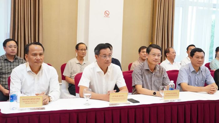 Đại biểu tham dự buổi thăm - Ảnh: Q.V