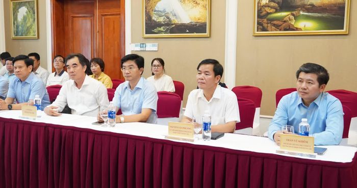 Đại biểu tham dự buổi thăm - Ảnh: Q.V