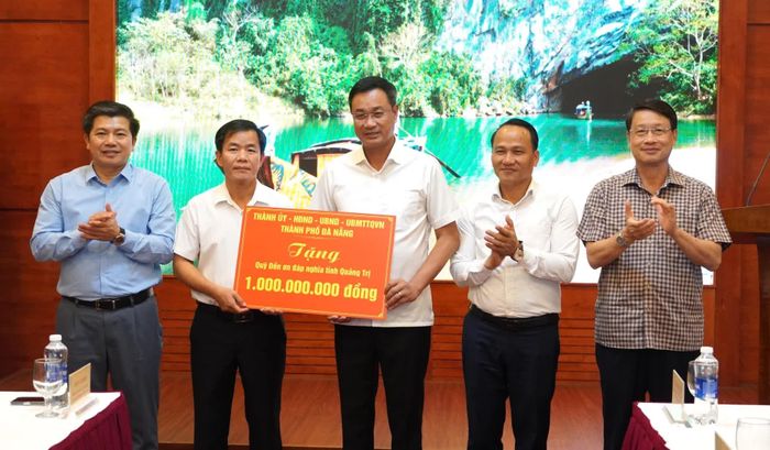 TP. Đà Nẵng hỗ trợ tỉnh Quảng Trị 1 tỉ đồng thực hiện công tác đền ơn, đáp nghĩa - Ảnh: Q.V