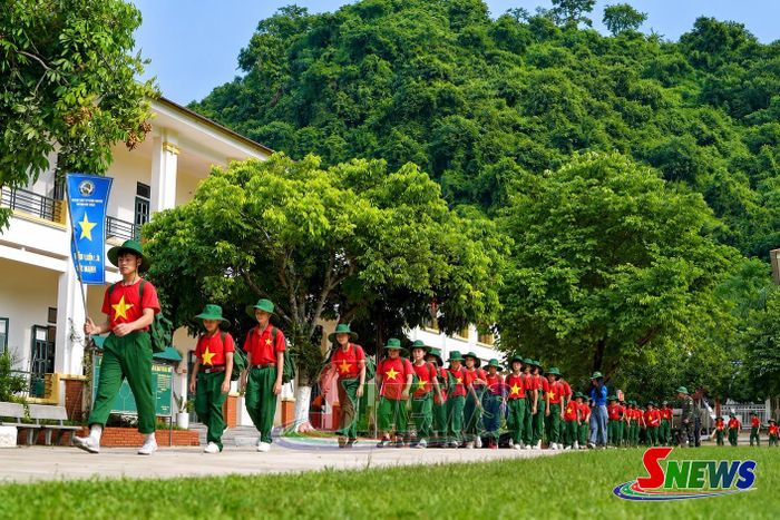 Các chiến sĩ nhí tham gia hành quân dã ngoại