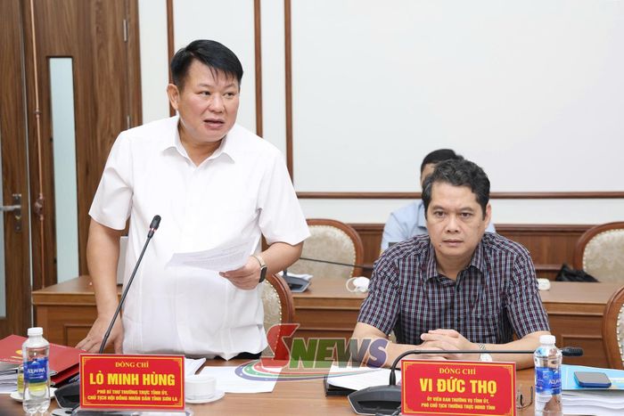 Đồng chí Phó Bí thư Thường trực Tỉnh ủy, Chủ tịch HĐND tỉnh, phát biểu tại cuộc họp.