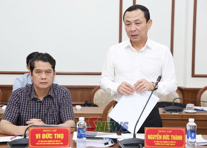 Đồng chí Trưởng Ban Tổ chức Tỉnh ủy phát biểu tại cuộc họp.