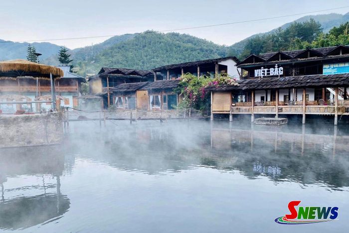 Không gian tắm khoáng nóng tại bản Lướt, xã Ngọc Chiến.
