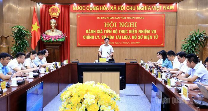 Đồng chí Đỗ Anh Tuấn, Ủy viên Ban Chấp hành Đảng bộ tỉnh, Phó Chủ tịch UBND tỉnh, Giám đốc Sở Nội vụ phát biểu chỉ đạo tại Hội nghị.