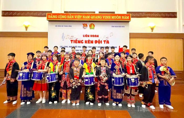 Đoàn thiếu nhi tỉnh Tuyên Quang tham gia Liên hoan.