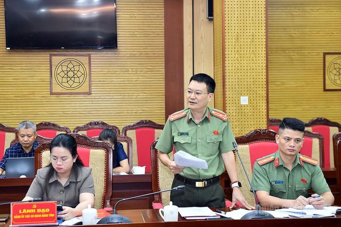Đại diện lãnh đạo Công an tỉnh phát biểu tại hội nghị.