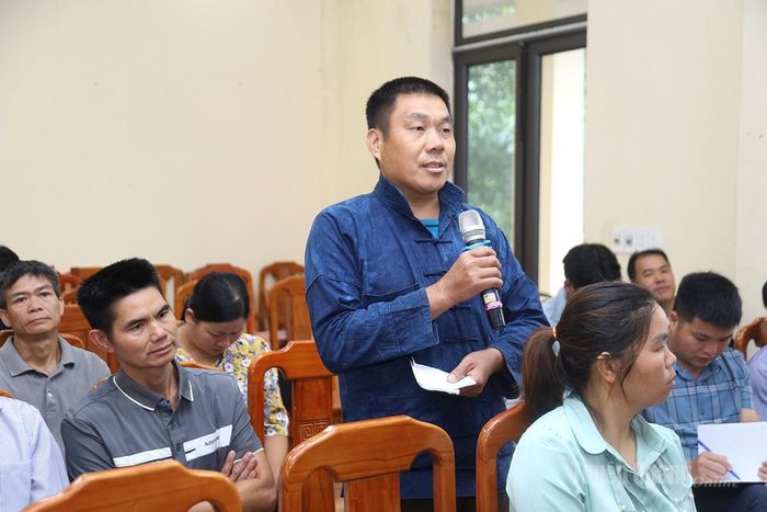 Cử tri xã Du Già phát biểu kiến nghị tại Hội nghị.
